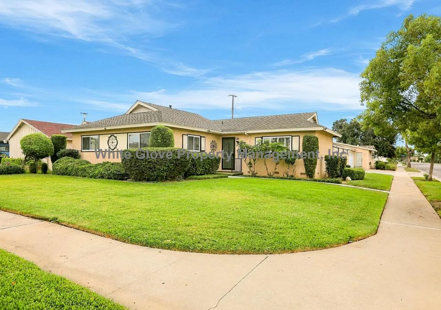Beautifully Updated 3-Bedroom Fullerton Home with Spacious Backyard & Detached 2-Car Garage — Photo 2