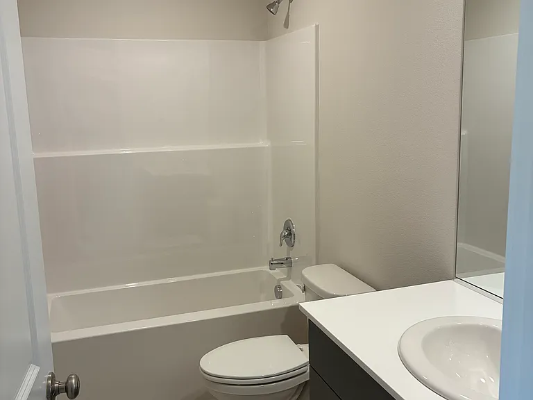 1104 SE 193rd Pl — Photo 9