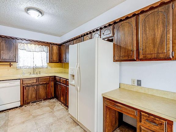 5th image of 209 W Grand Teton Ct