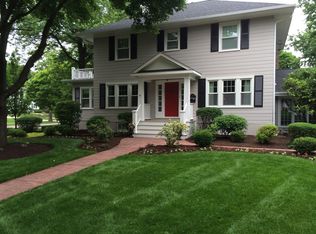 655 Wingate Rd, Glen Ellyn, IL 60137