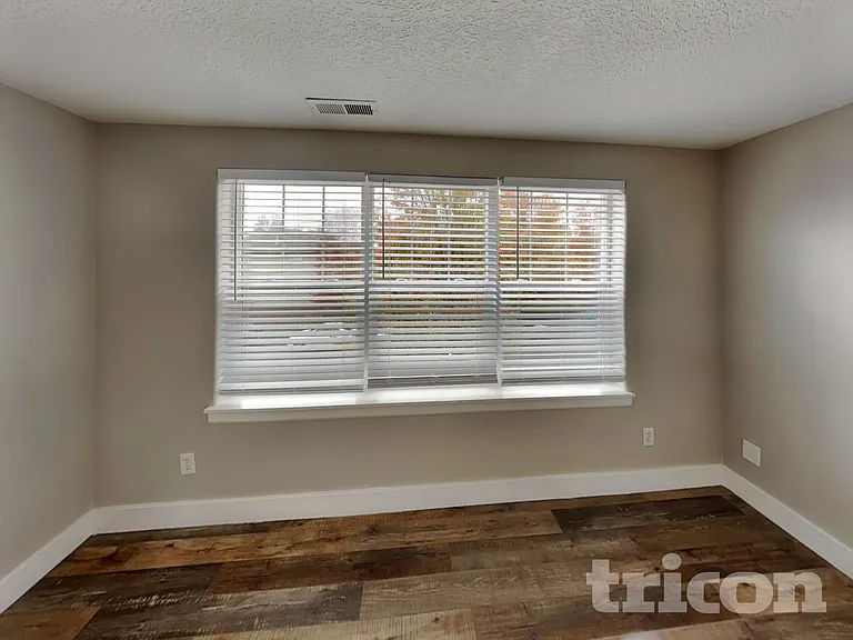 6007 NE 60th Ave — Photo 6