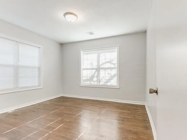 2042 NW 34th St — Photo 23