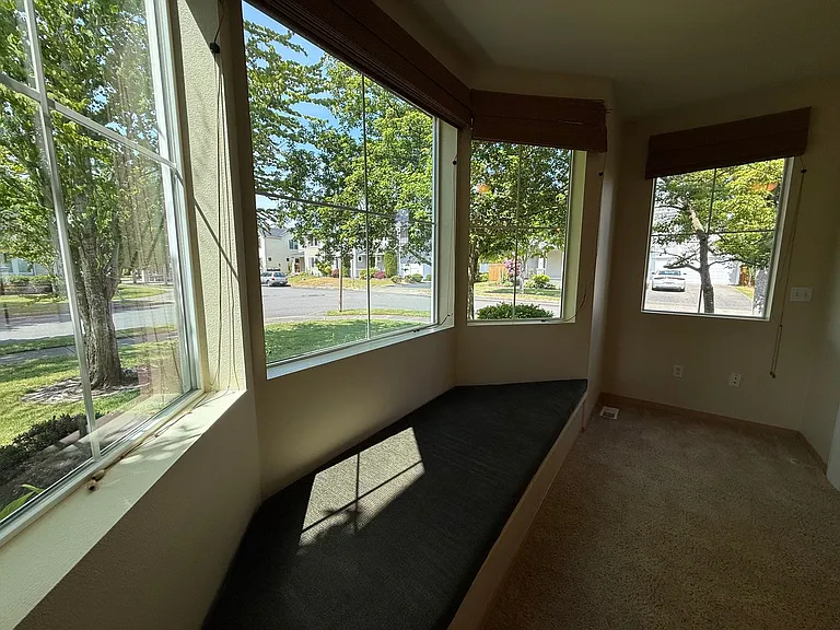 2050A Garry Oaks Ave — Photo 6