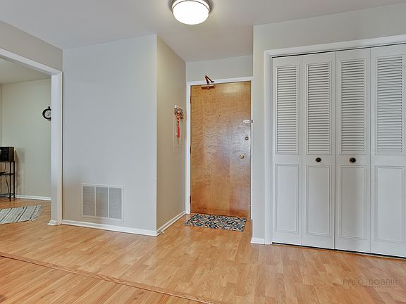 5th image of 5005 Enfield Ave APT 410