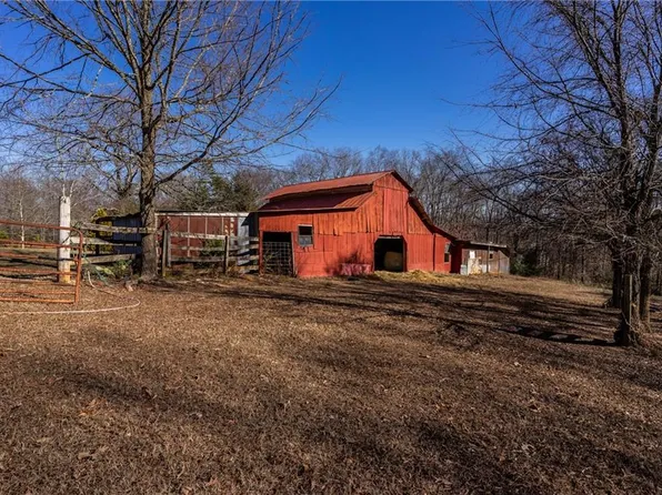 583 Johnson Rd SE, Fairmount, GA 30103