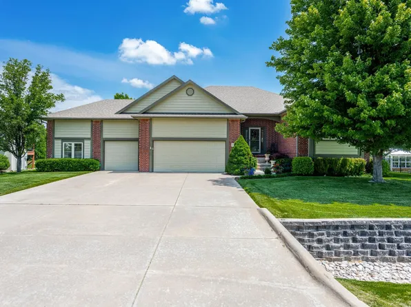 1536 E Fallbrook St, Valley Center, KS 67147