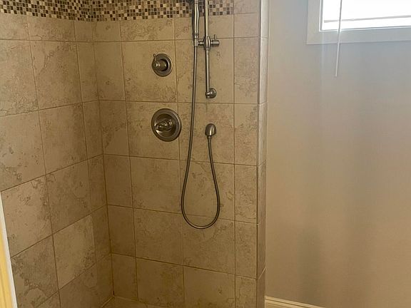 5th image of 315 Swan Lake Dr