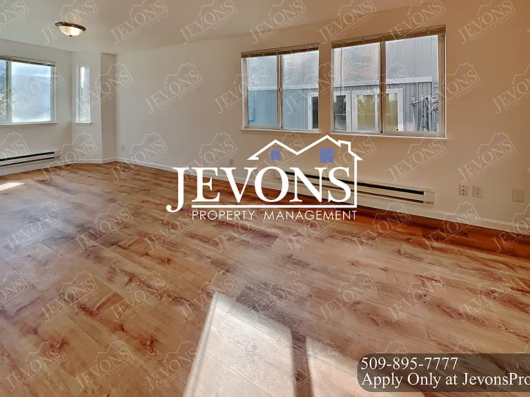1722 E 56th St #2 — Photo 8