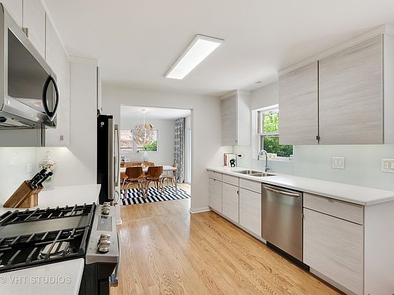 5th image of 306 Wilshire Dr E