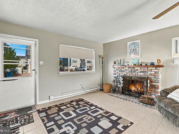 5th image of 11 Sylvia Ln