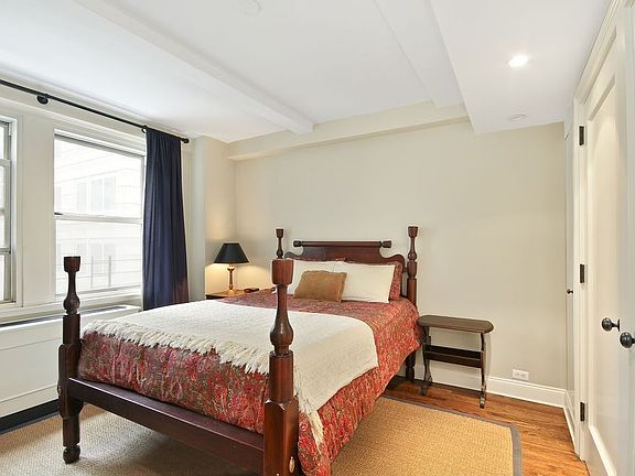 3rd image of 321 E 43rd St APT 412