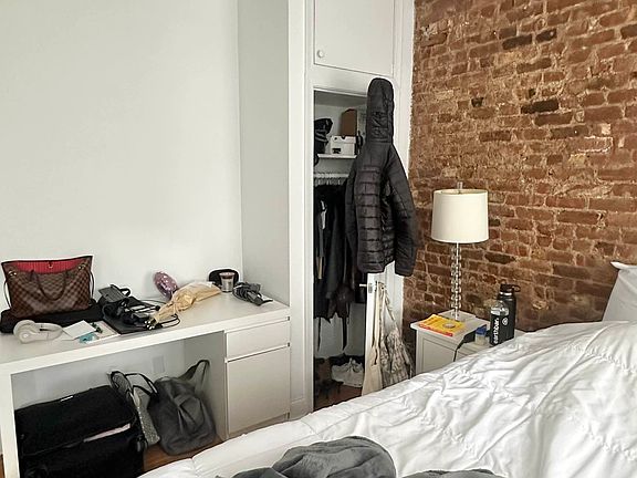 4th image of 222 Thompson St APT 26