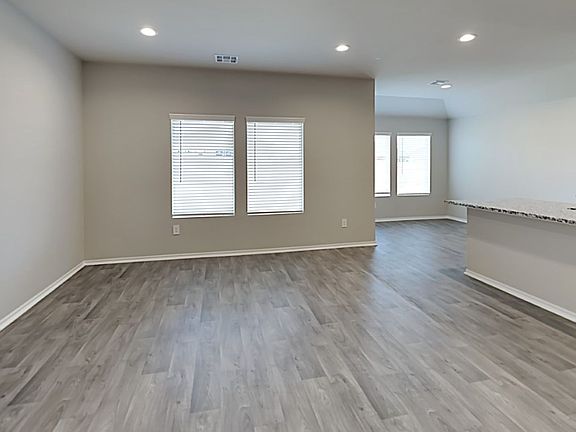 5th image of 10437 NW 25th Ter