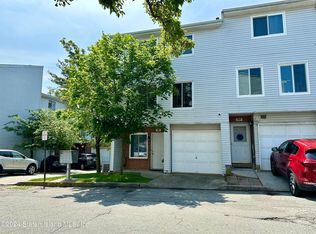 98 Ilyssa Way, Staten Island, NY 10312