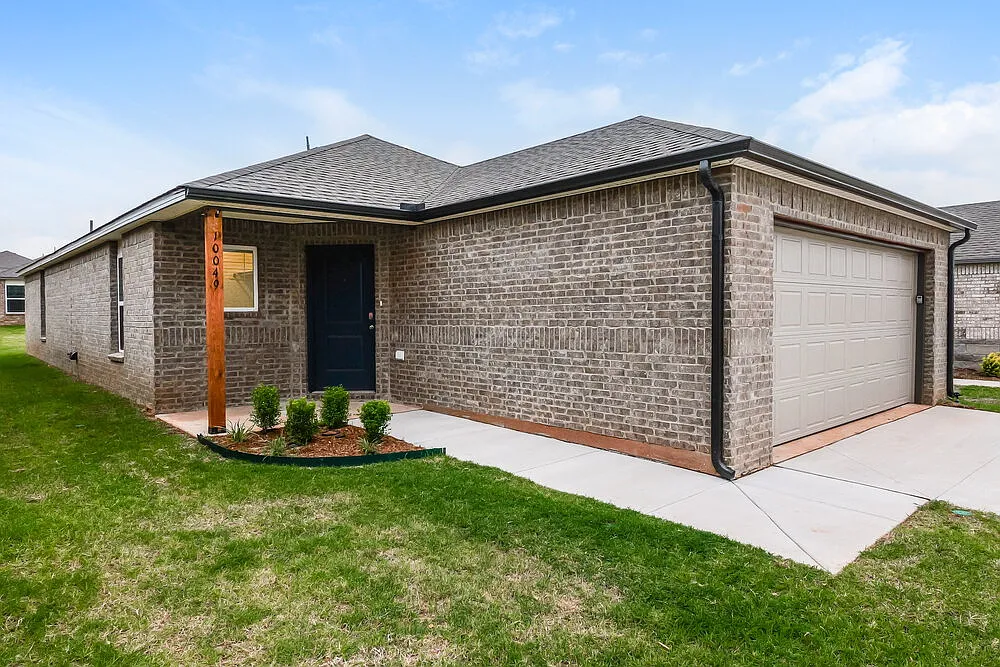 4 bed, 2.0 bath, 1459 sqft, $1,600 — Photo 3