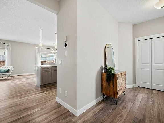 3rd image of 183 W Kinniburgh Rd