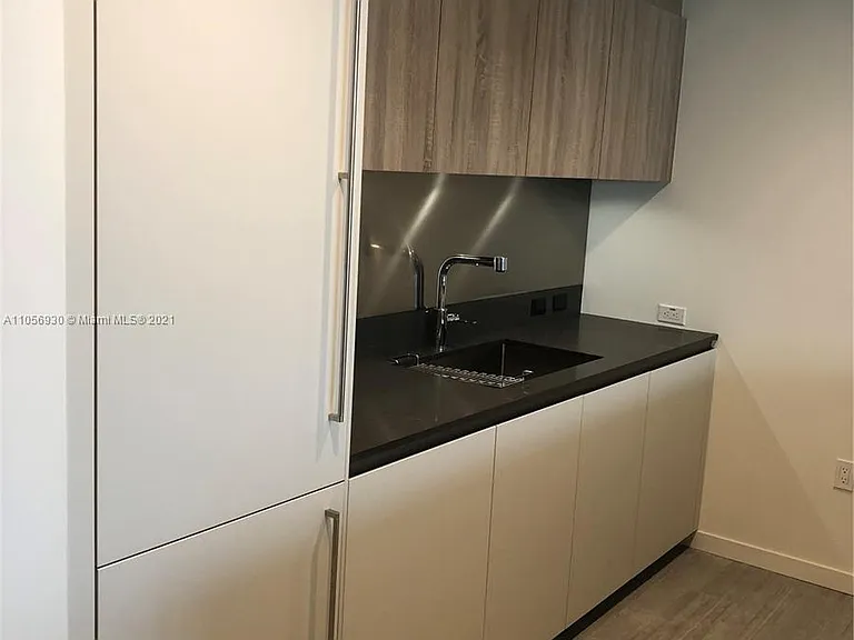 Brickell Plz — Photo 34