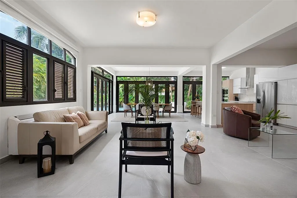 4 bed, 4.5 bath, 3500 sqft, $22,000 — Photo 3