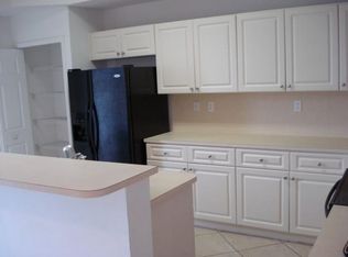 10637 SW 6th St, Pembroke Pines, FL 33025