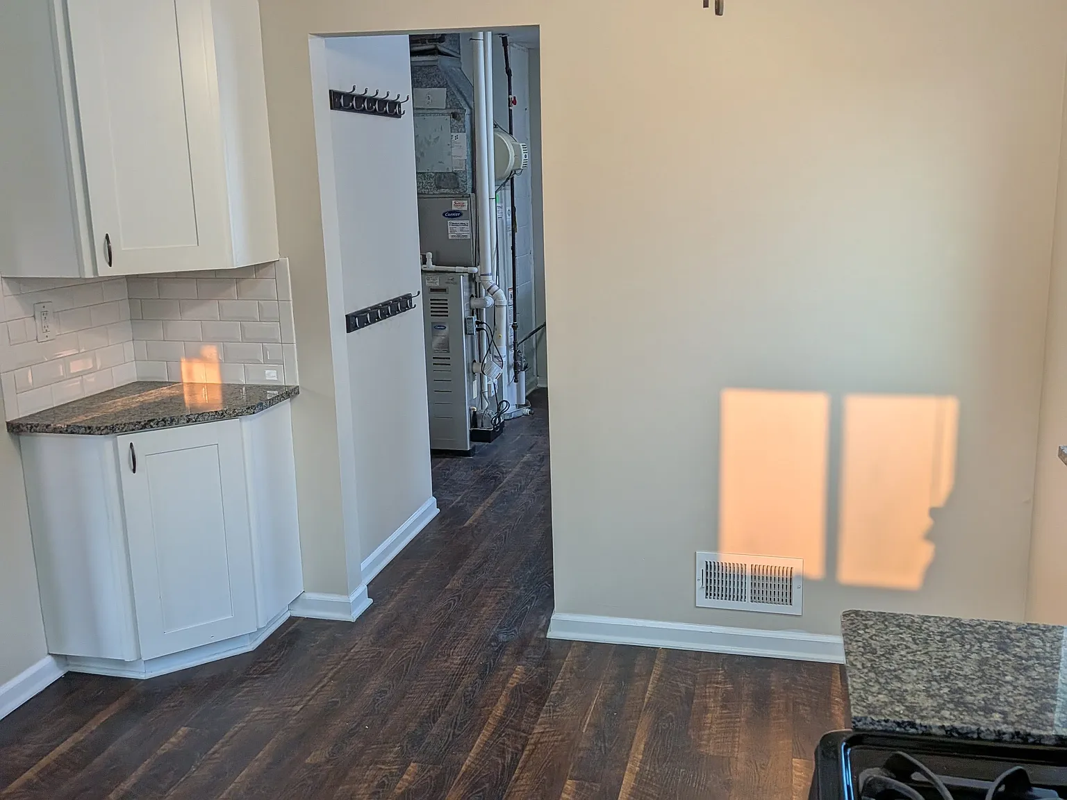 3 bed, 1056 sqft, $1,900 — Photo 3