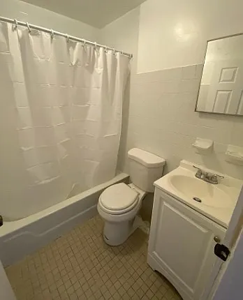 3 bed, $2,100 — Photo 4