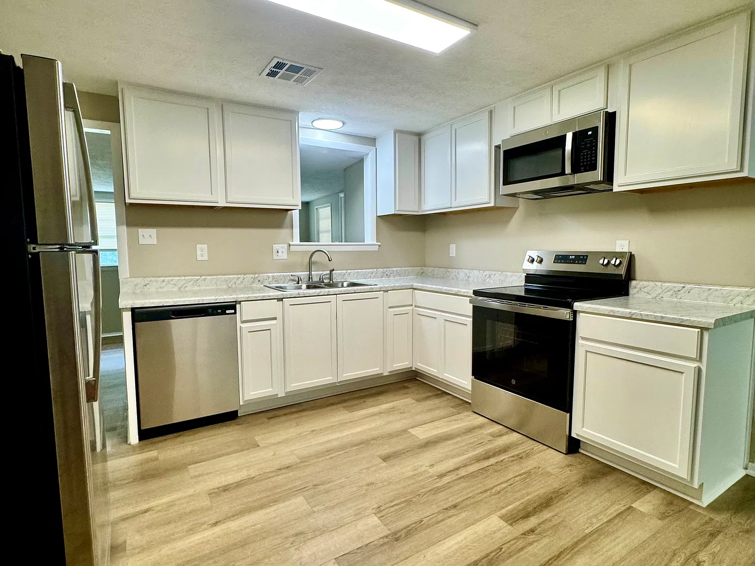 4 bed, 1600 sqft, $1,550 — Photo 2