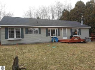 9565 S Creek View Dr, Farwell, MI 48622
