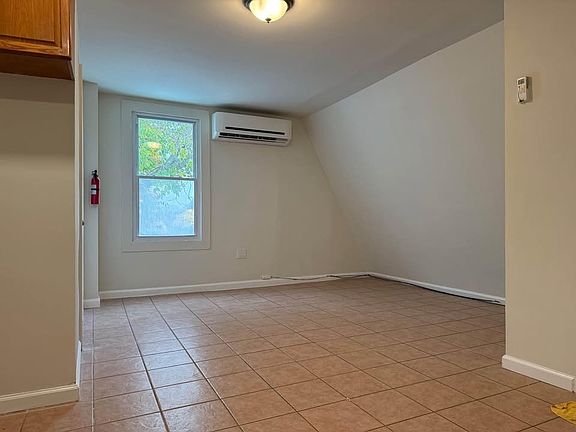 5th image of 390 Sanford Ave #C