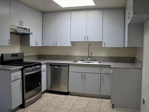 4th image of 14816 Friar St