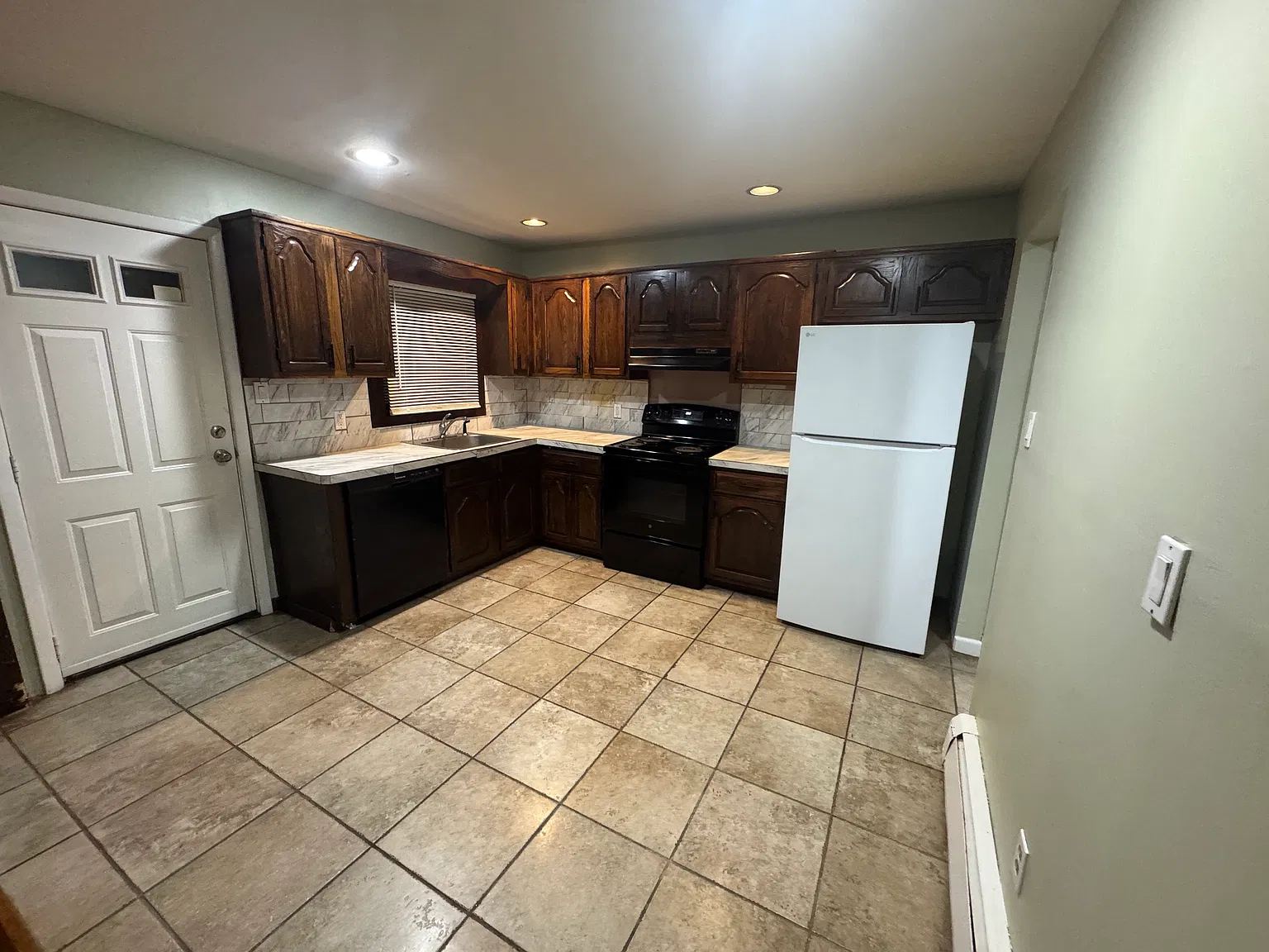 2 bed, 1000 sqft, $2,850 — Photo 2
