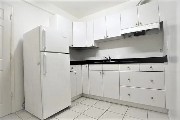 877 Admirals Rd — Photo 2