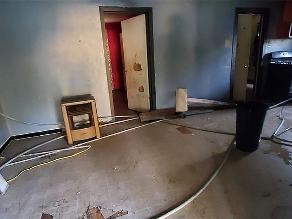 3rd image of 7335 Parkes St