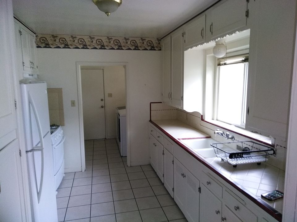 2nd image of 2439 N Lugo Ave