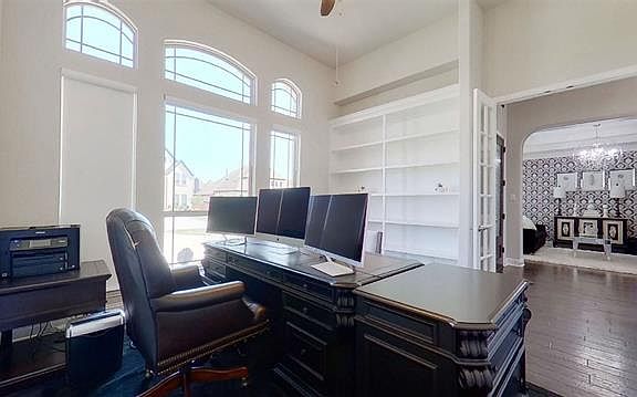 5th image of 1720 Sweetwater Ln