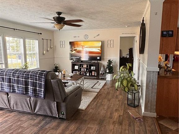 4th image of 121 Briar Creek Ct