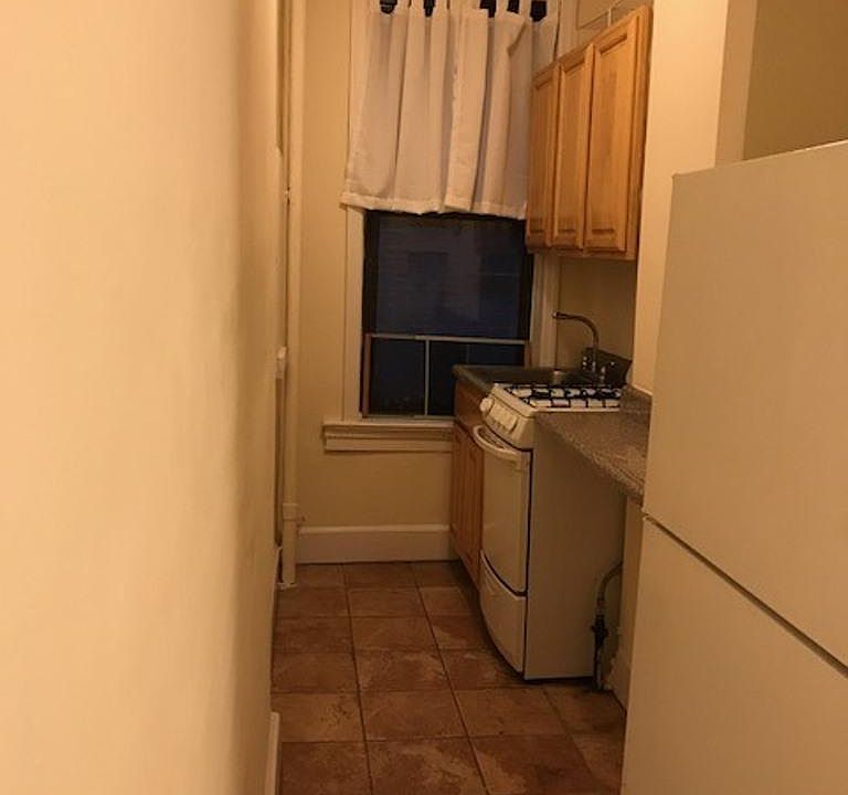 2nd image of 541 Bergen St APT 1A