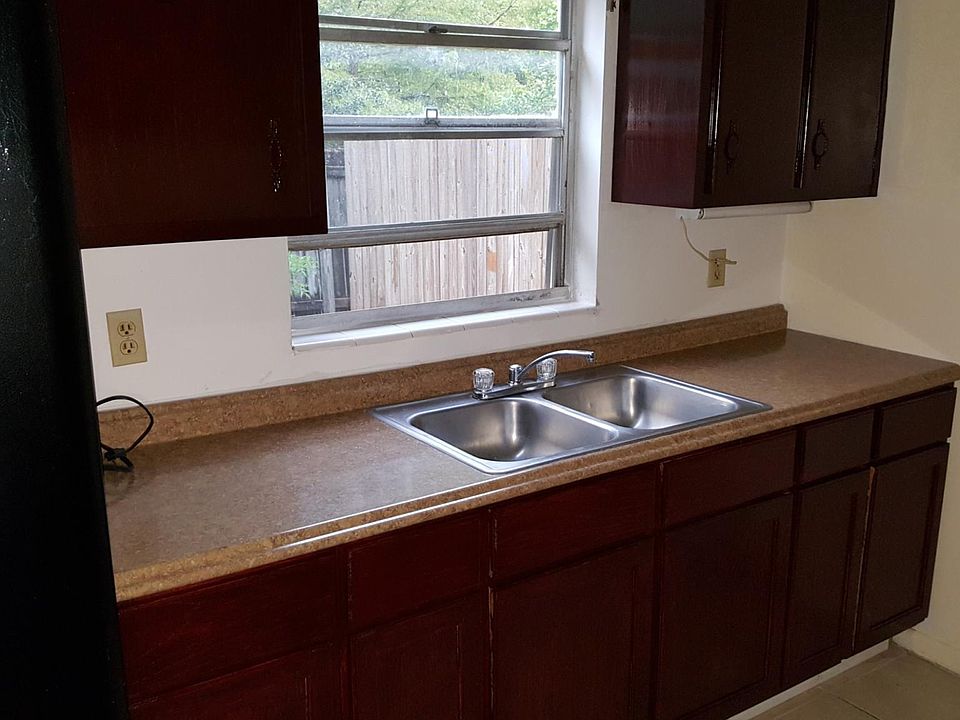 1st image of 3108 SW 24th Dr APT B