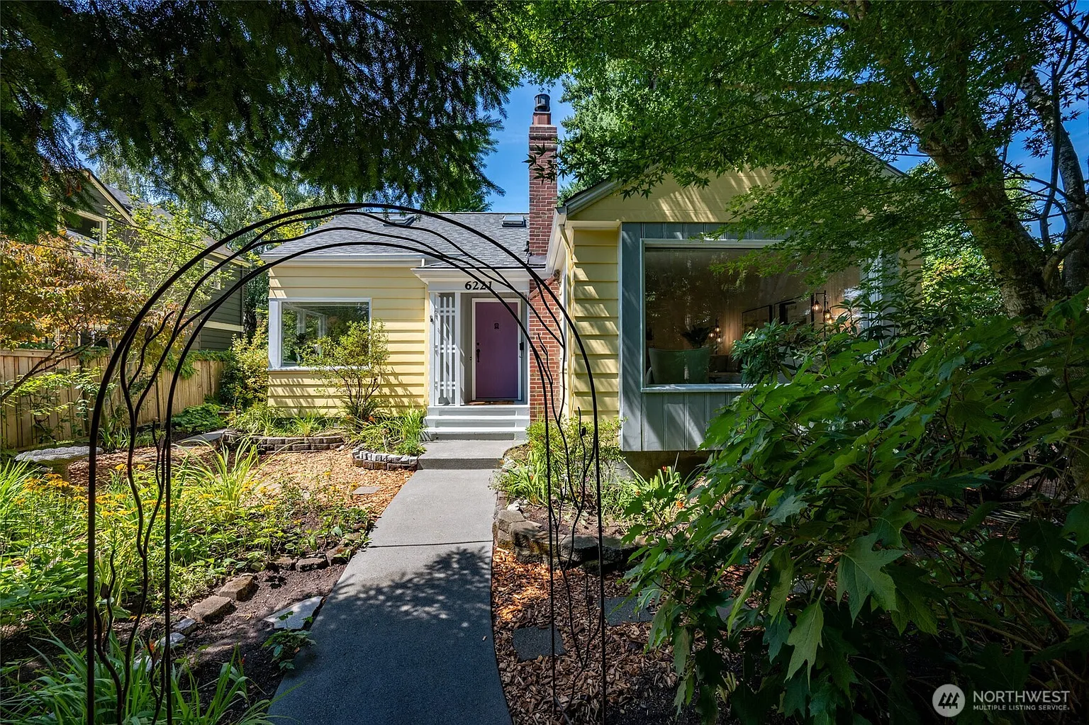 6221 36th Avenue NE photo 1