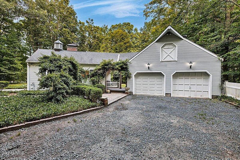 3rd image of 962 Grooms Road
