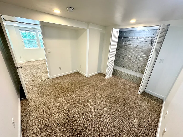567 Whispering Hills Dr #B — Photo 16