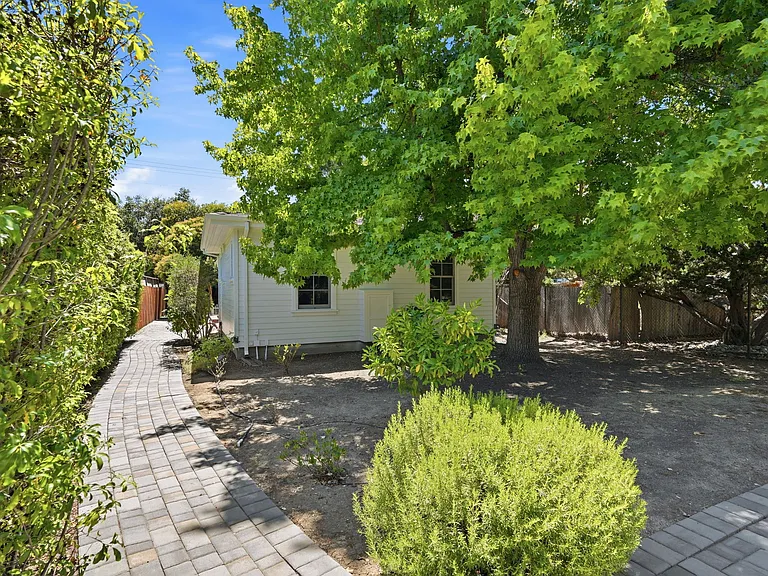 140A Heather Dr — Photo 32