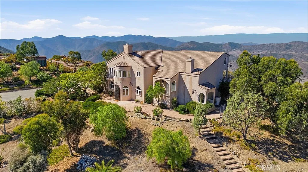 5 bed, 4.5 bath, 4655 sqft, $14,000 — Photo 1