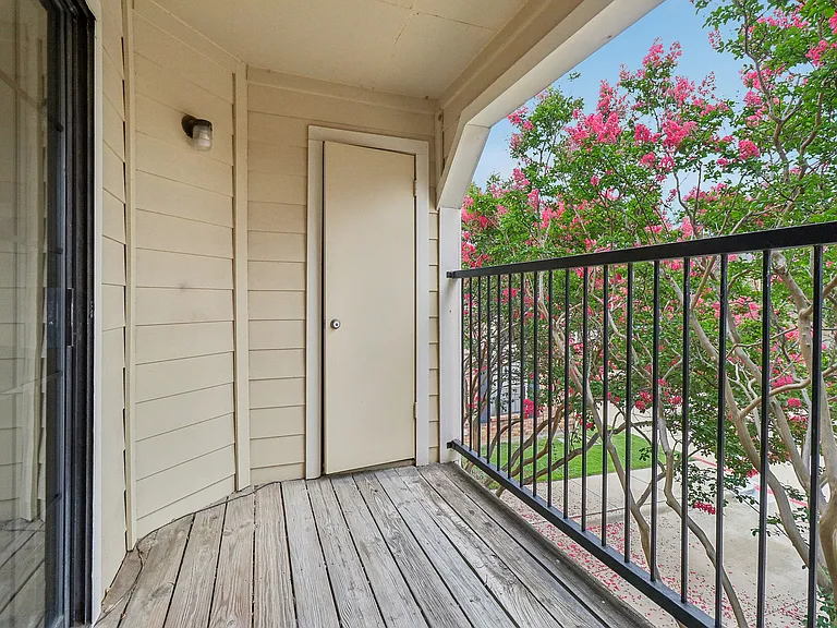 B3 PATIO. STORAGE