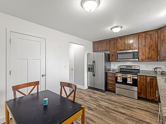 5th image of 734 Ry Ln