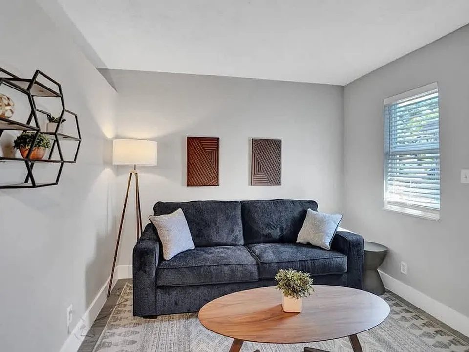 50 Davie Blvd #ID1504011P