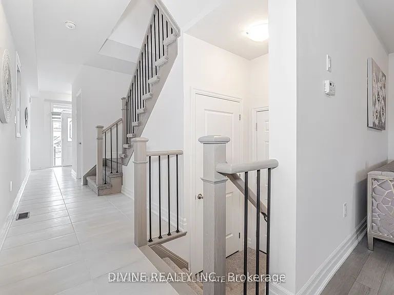 9241 White Oak Ave — Photo 36
