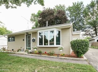 2312 Bluebird Ln, Rolling Meadows, IL 60008