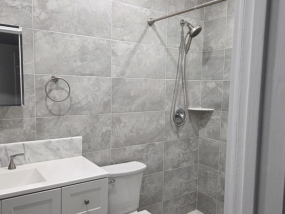 5th image of 311 SW 12th Ct