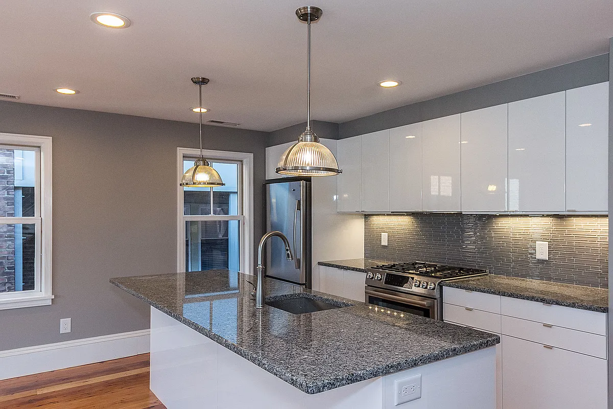 Building Photo - 152 Huron Ave #152