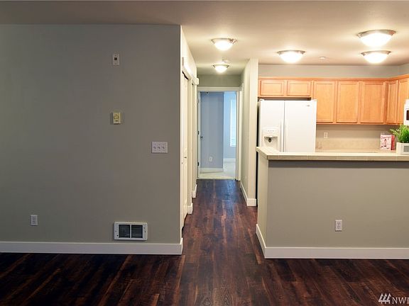 3rd image of 1905 24th Ave NE APT 103